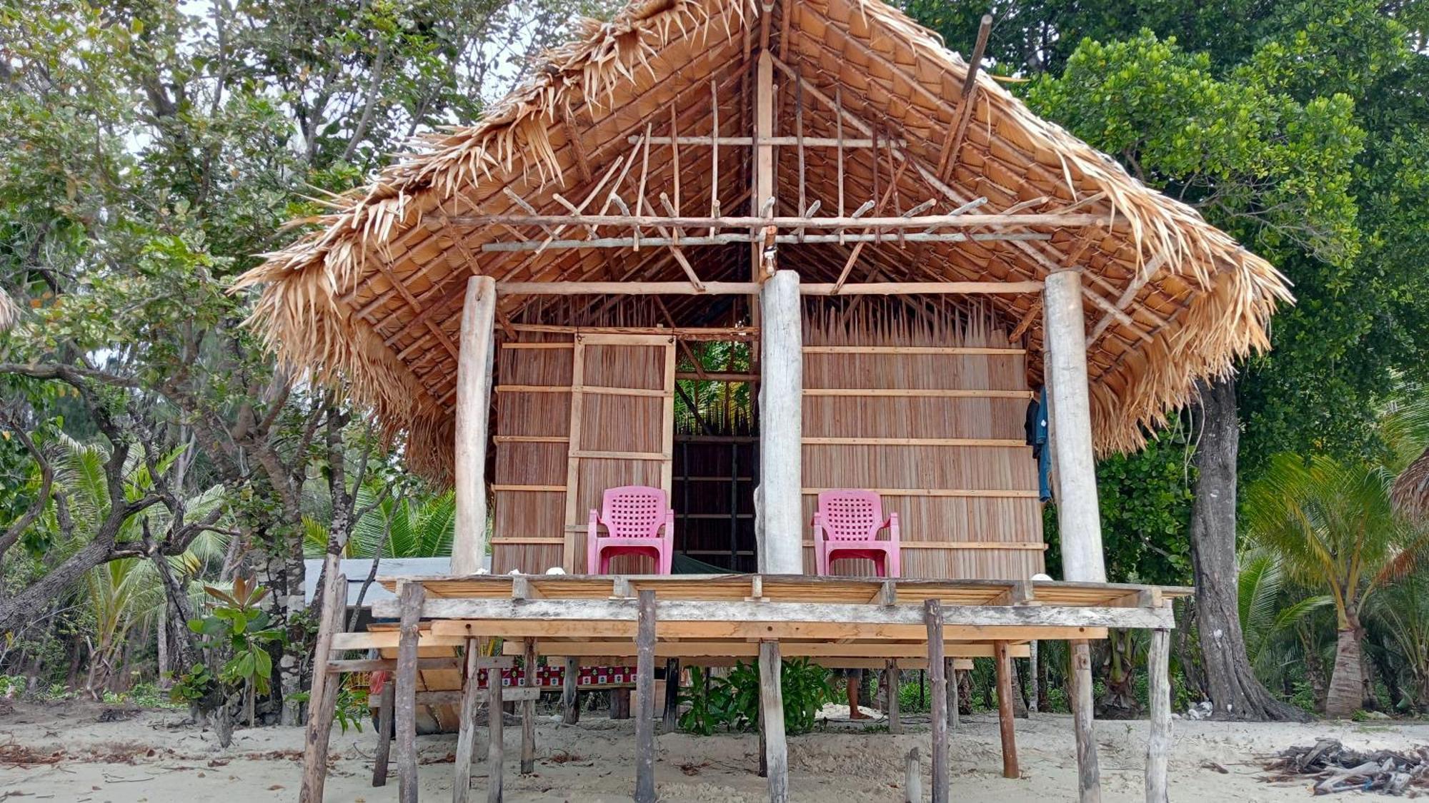 Coco Huts Guest House Waisai Quarto foto